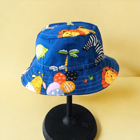 NWOT HANDMADE REVERSIBLE Cotton Child Bucket Hat Lions Giraffes & Zebra 19-20.5” - Picture 3 of 7